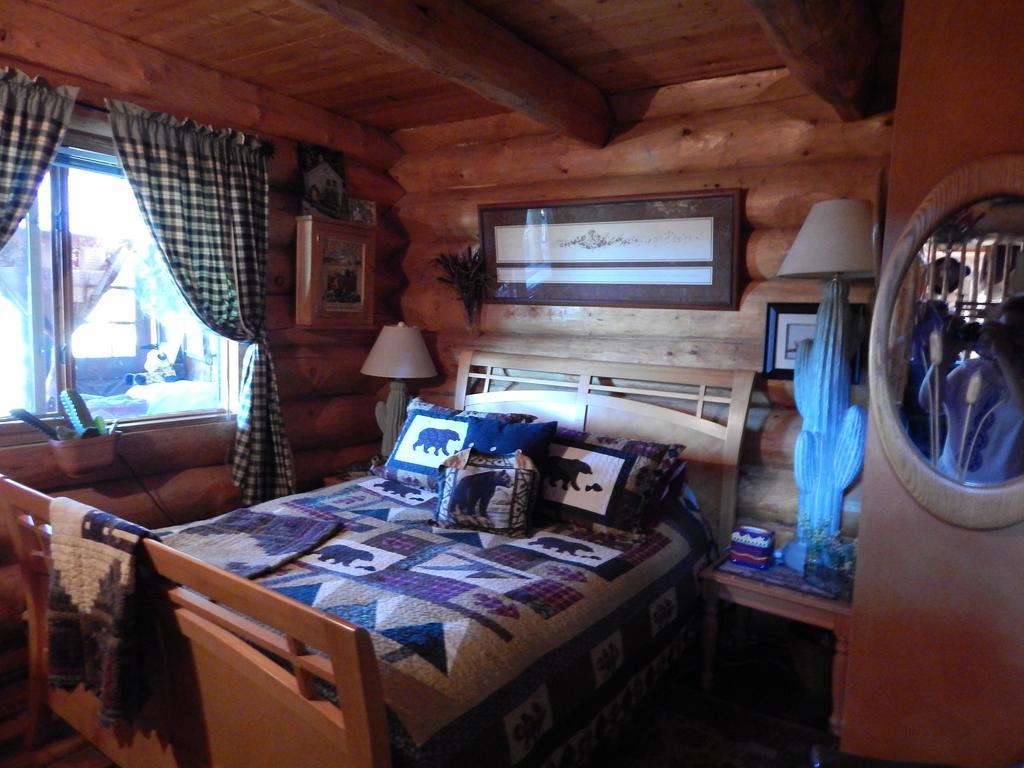 Idle Spurs Log Cabin Bed & Breakfast Black Diamond Εξωτερικό φωτογραφία