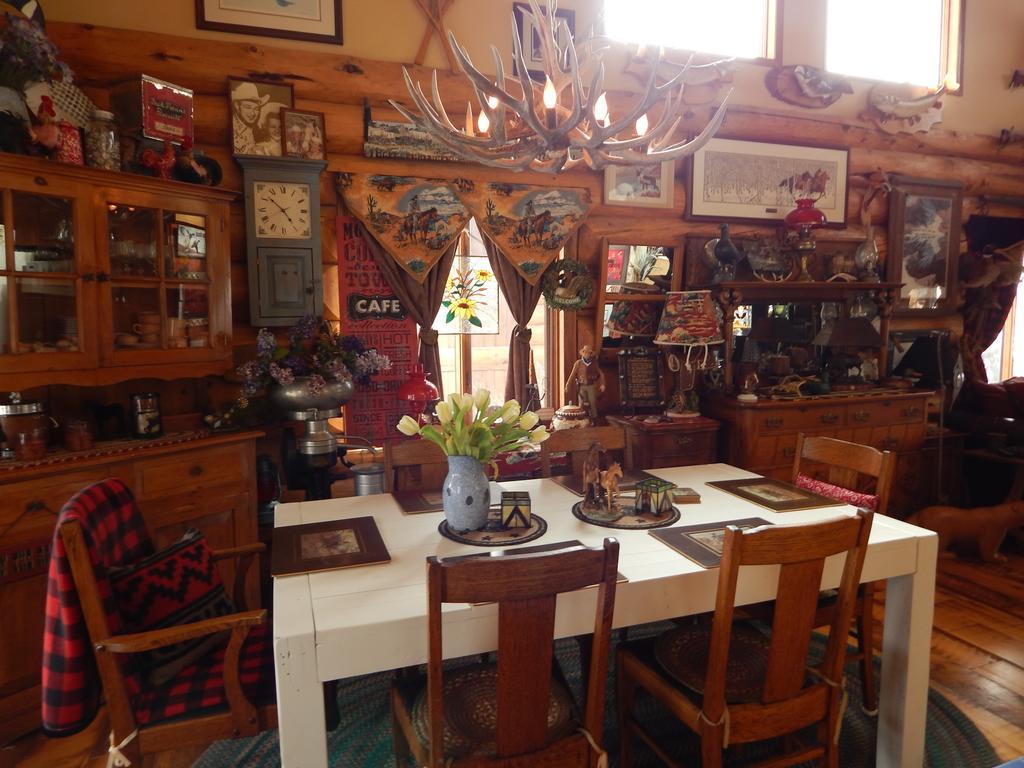 Idle Spurs Log Cabin Bed & Breakfast Black Diamond Εξωτερικό φωτογραφία