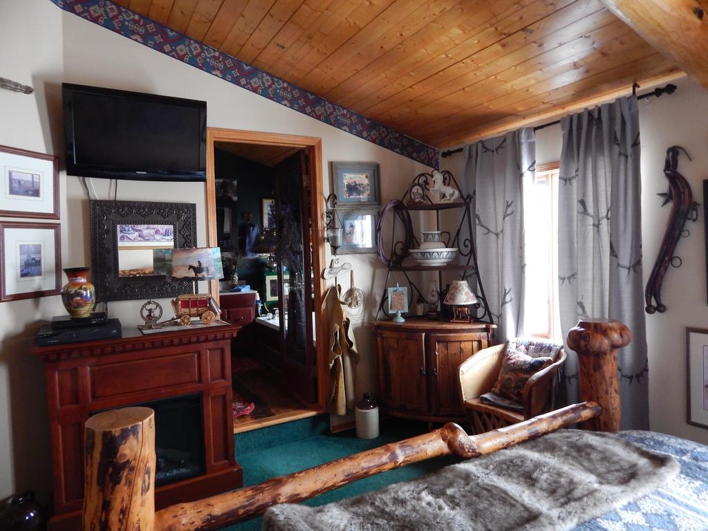 Idle Spurs Log Cabin Bed & Breakfast Black Diamond Εξωτερικό φωτογραφία