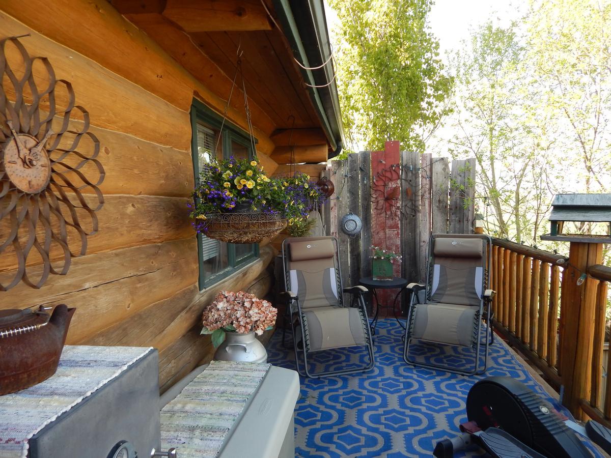 Idle Spurs Log Cabin Bed & Breakfast Black Diamond Εξωτερικό φωτογραφία